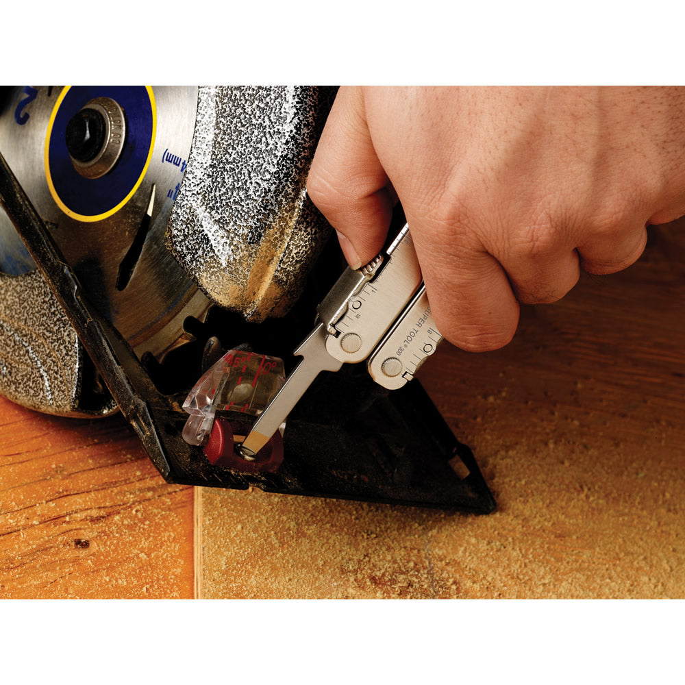 Leatherman Super Tool 300 Pliers Multi-tool Screwdriver in Use