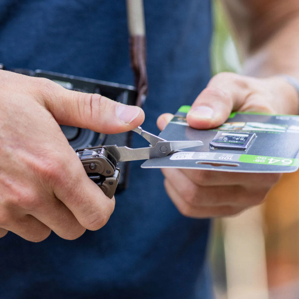 Leatherman ARC Talos Scissors in Use