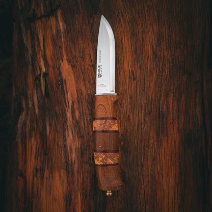 Helle Harding Rubin 2026 Limited Edition Outdoor Knife on Beech Wood Background