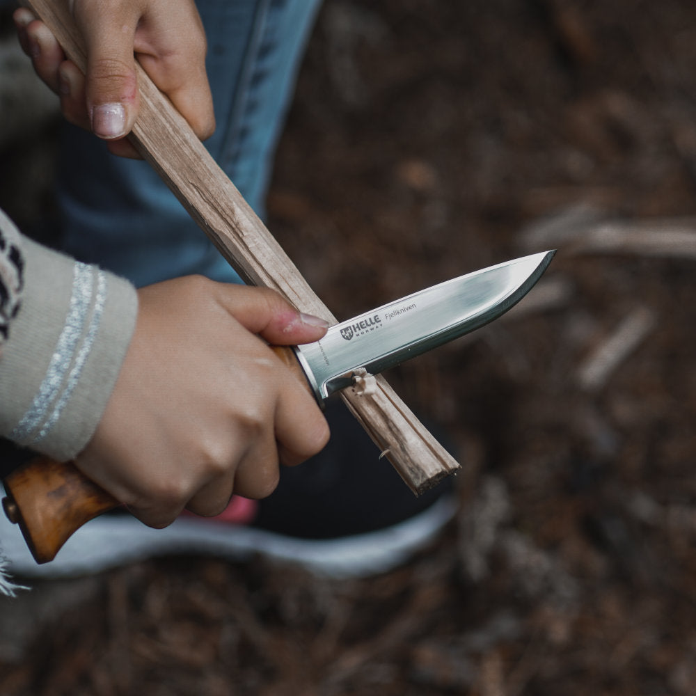 Helle Fjellkniven Outdoor Knife making Fire Sticks
