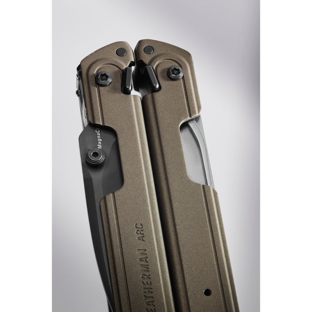 Leatherman ARC Talos Premium Pliers Multi-tool Handle Detail Folded Closed