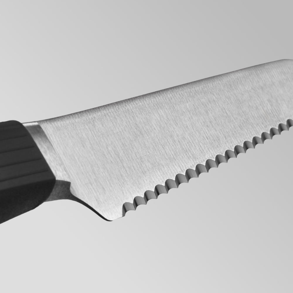 Wusthof Partner 5" Serrated Utility Knife Serration Detail