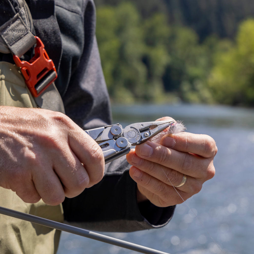 Leatherman Wave + Multi-Tool  Pliers in Use