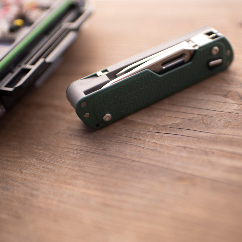 Leatherman FREE T4 Multi-tool Closed with Fishing Gear
