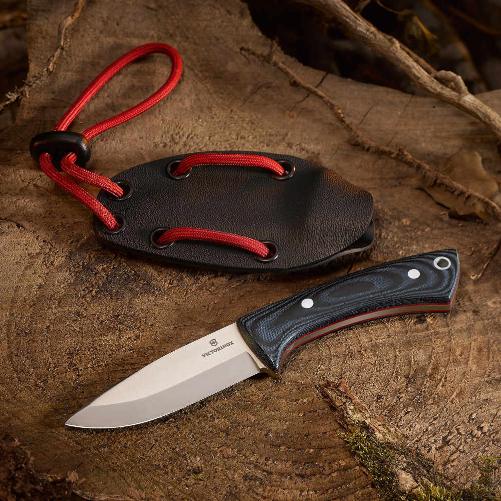 https://www.swissknifeshop.com/cdn/shop/products/SA42262-Outdoor-Master-Small-Outdoors-with-Sheath.jpg?v=1572452234&width=1946